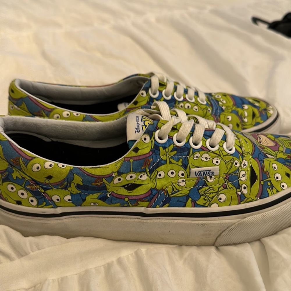 Disney’s Toy Story glow in the dark vans men’s  7 women’s 8.5 super cute eyes